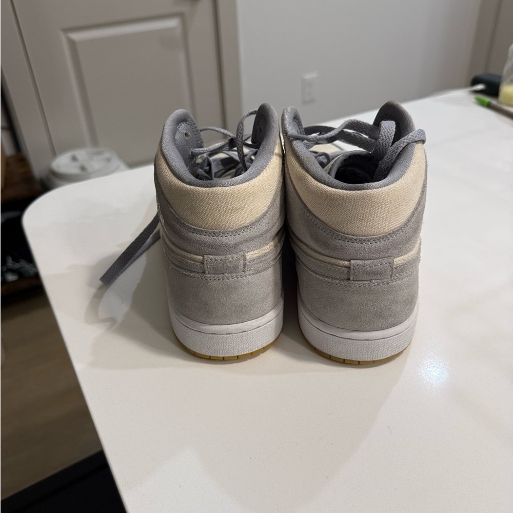 Jordan Air Jordan 1 SE Mid Coconut Milk Particle Grey DN4281-100 Suede Men's - Picture 2 of 7